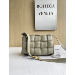 보테가 베네타 Bottega Veneta 회갈색 Cassette 591970