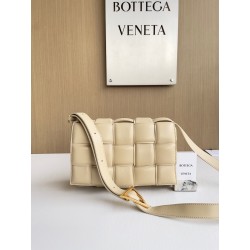 보테가 베네타 Bottega Veneta 앵무새 오트밀 색상 Cassette 591970