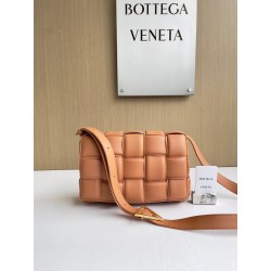 보테가 베네타 Bottega Veneta 점토색  Cassette 591970