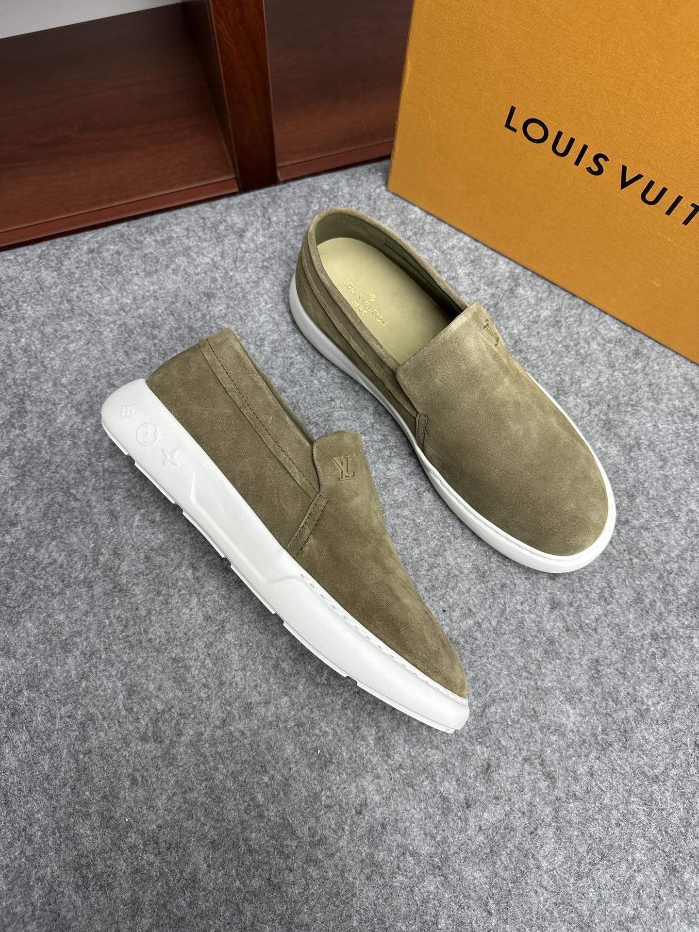 루이비통 Louis Vuitton 로 퍼