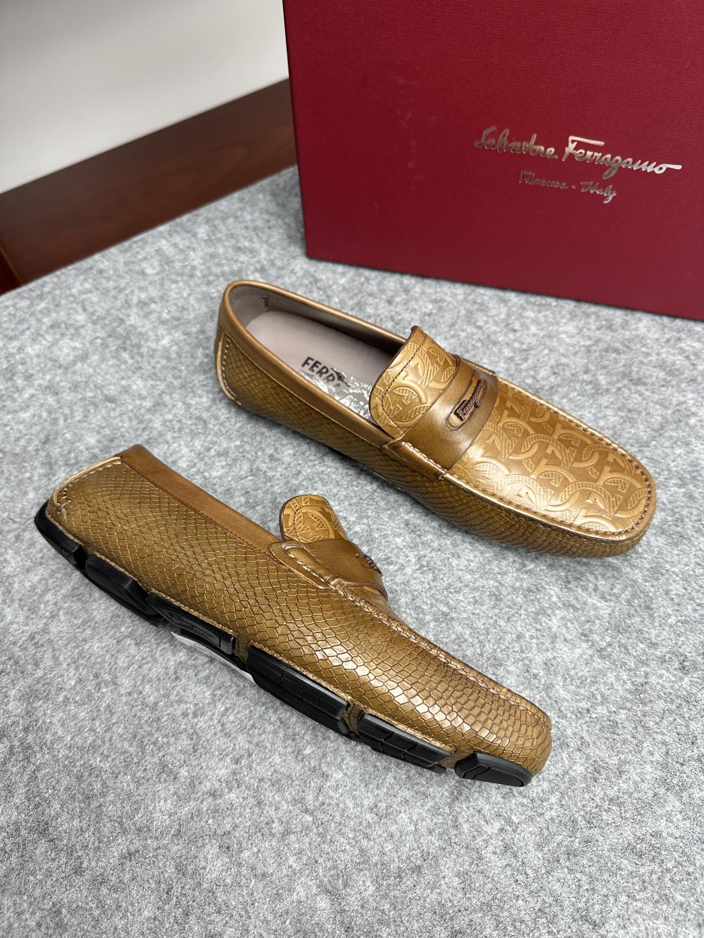 살바토레 페라가모 Salvatore Ferragamo 로퍼