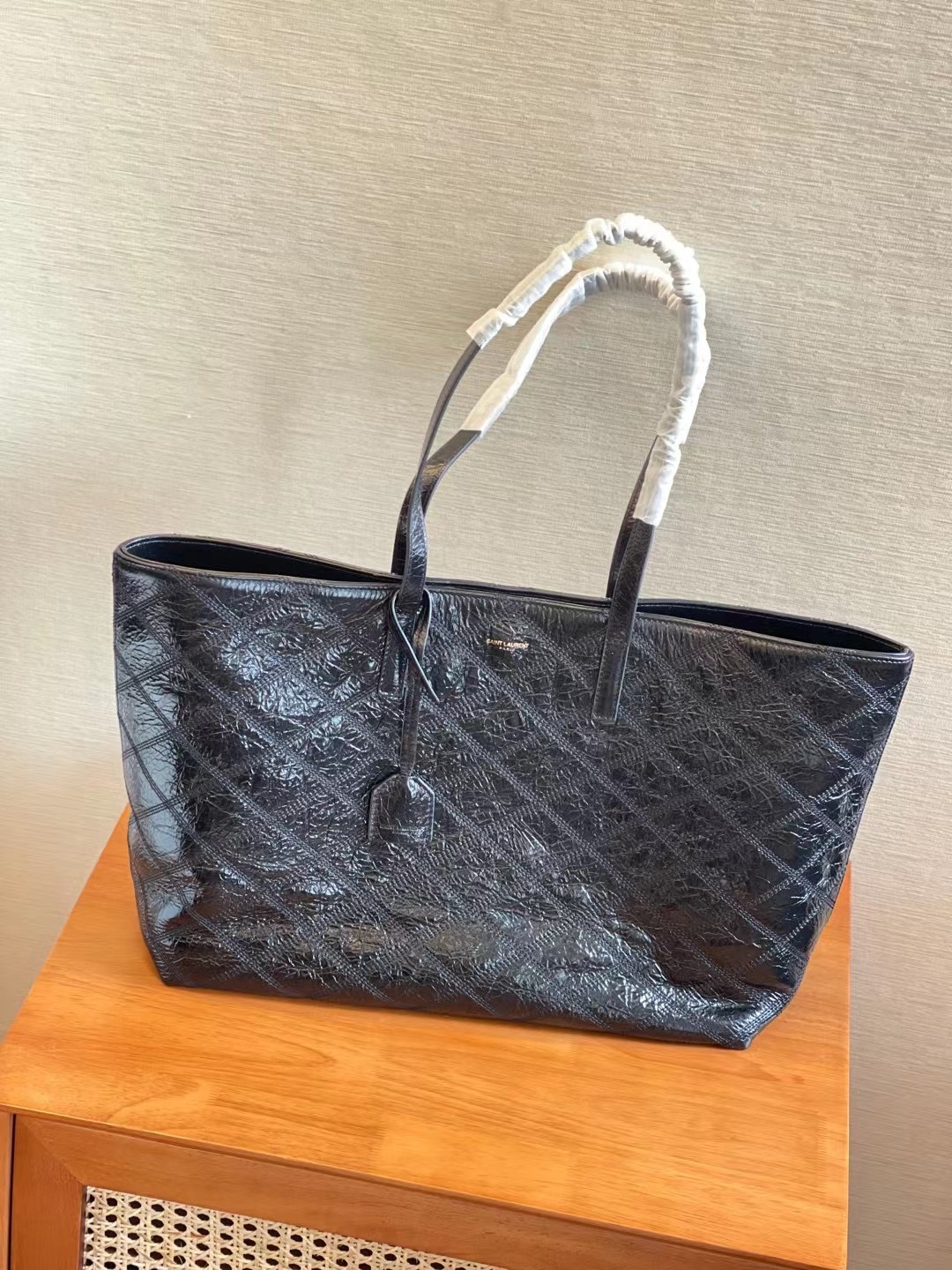 생로랑 Saint laurent/YSL 394195 Shopping tote bag 서플 레더 토이 쇼핑백 블랙 38CM