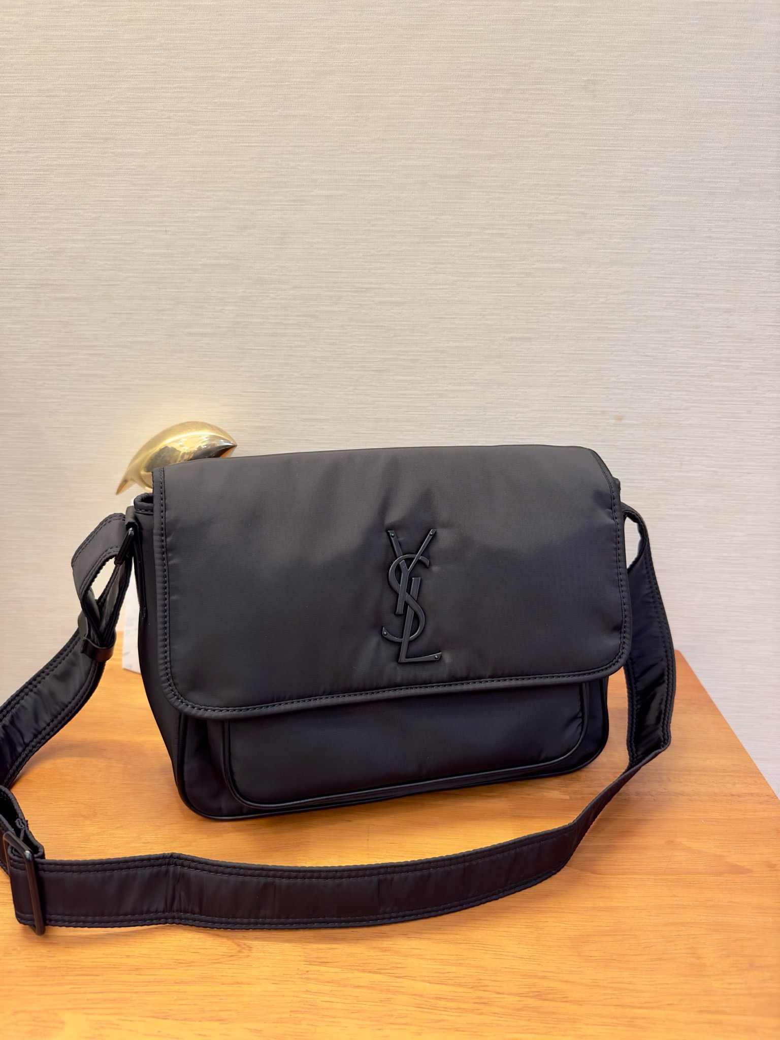 생로랑 Saint laurent/YSL 757146  니키 메신저 에코닐 블랙 32.5CM