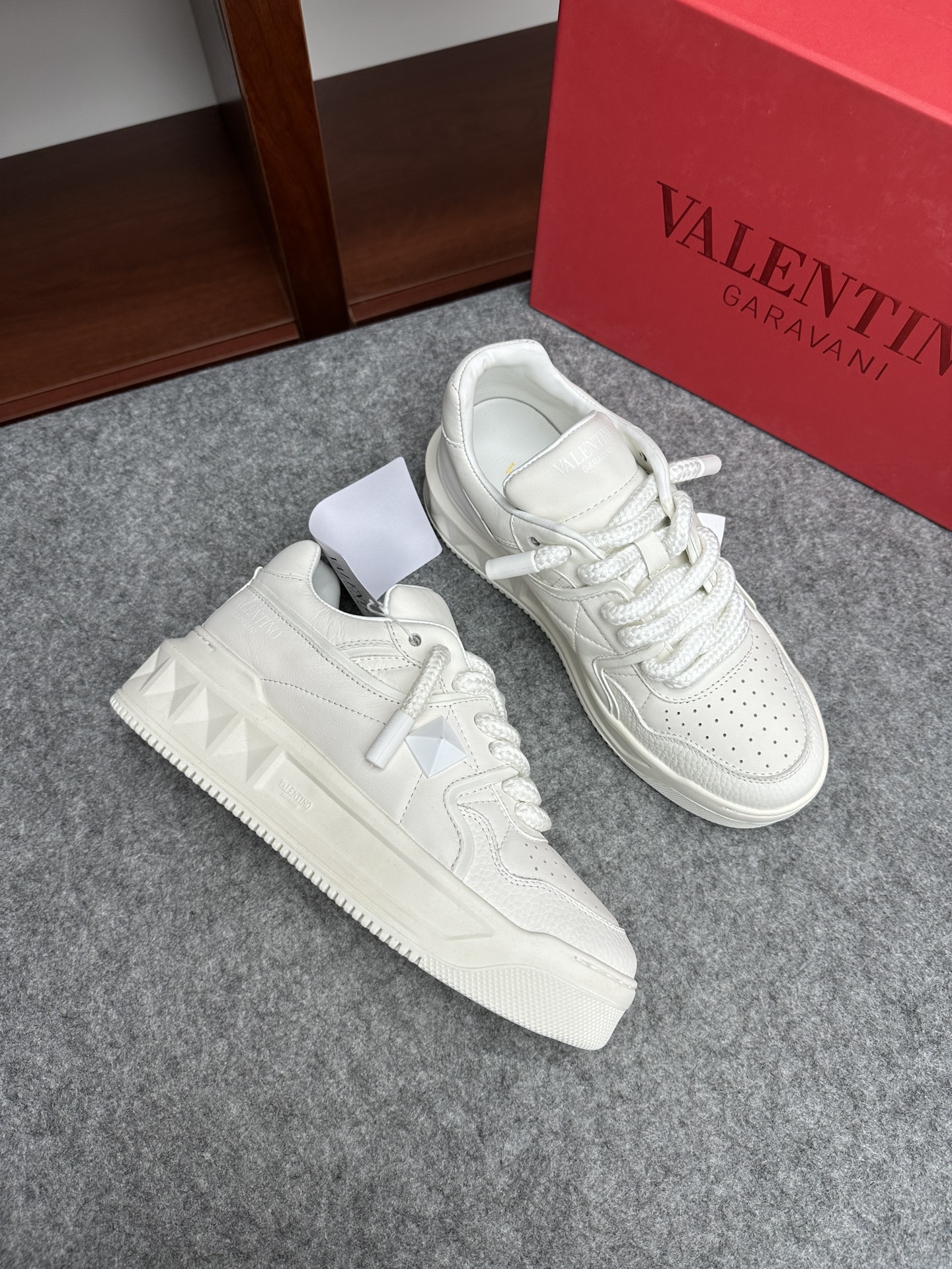 발렌티노 Valentino 스니커즈