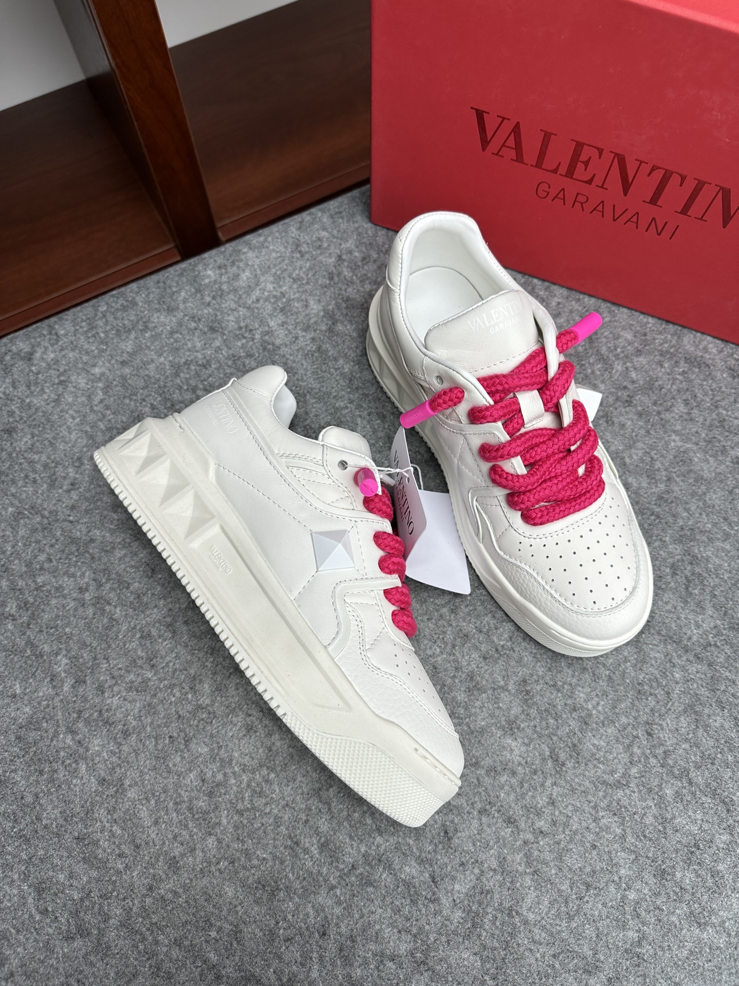 발렌티노 Valentino ONE STUD 스니커즈