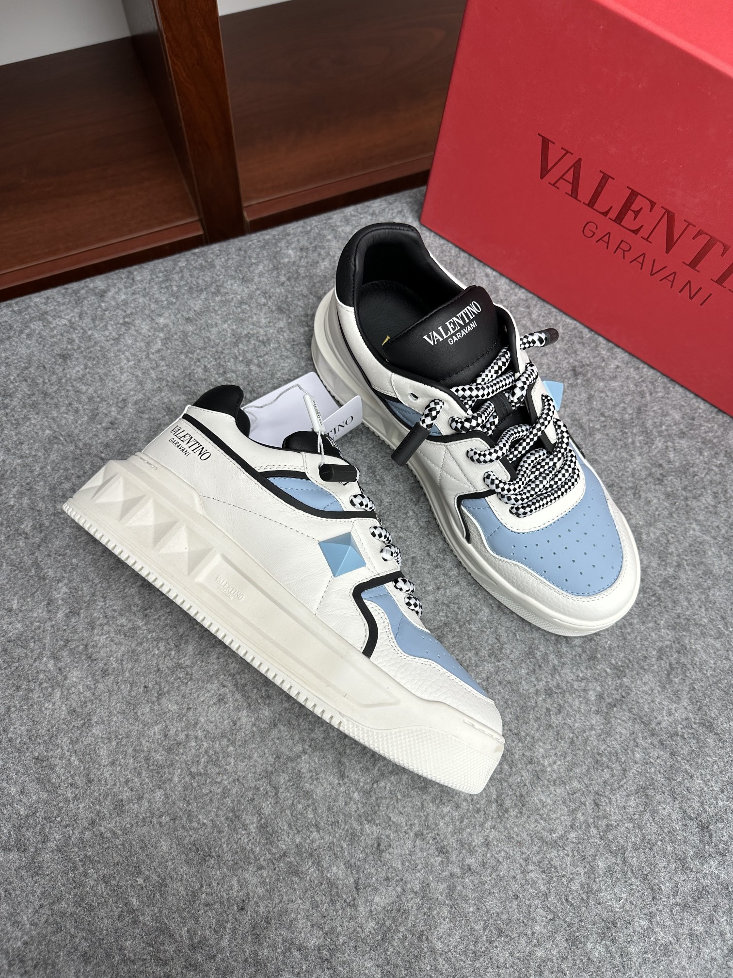 발렌티노 Valentino 스니커즈