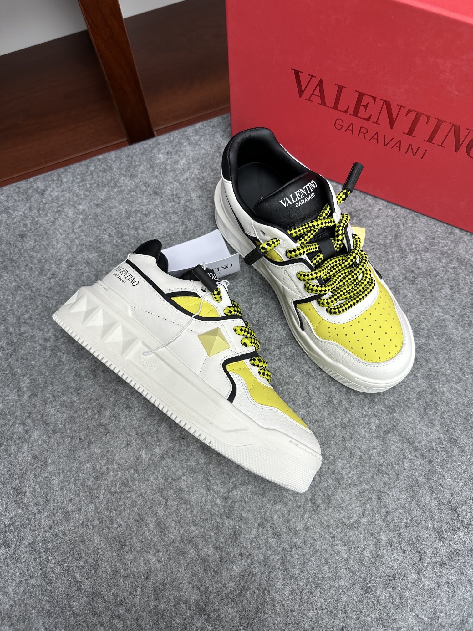 발렌티노 Valentino 스니커즈