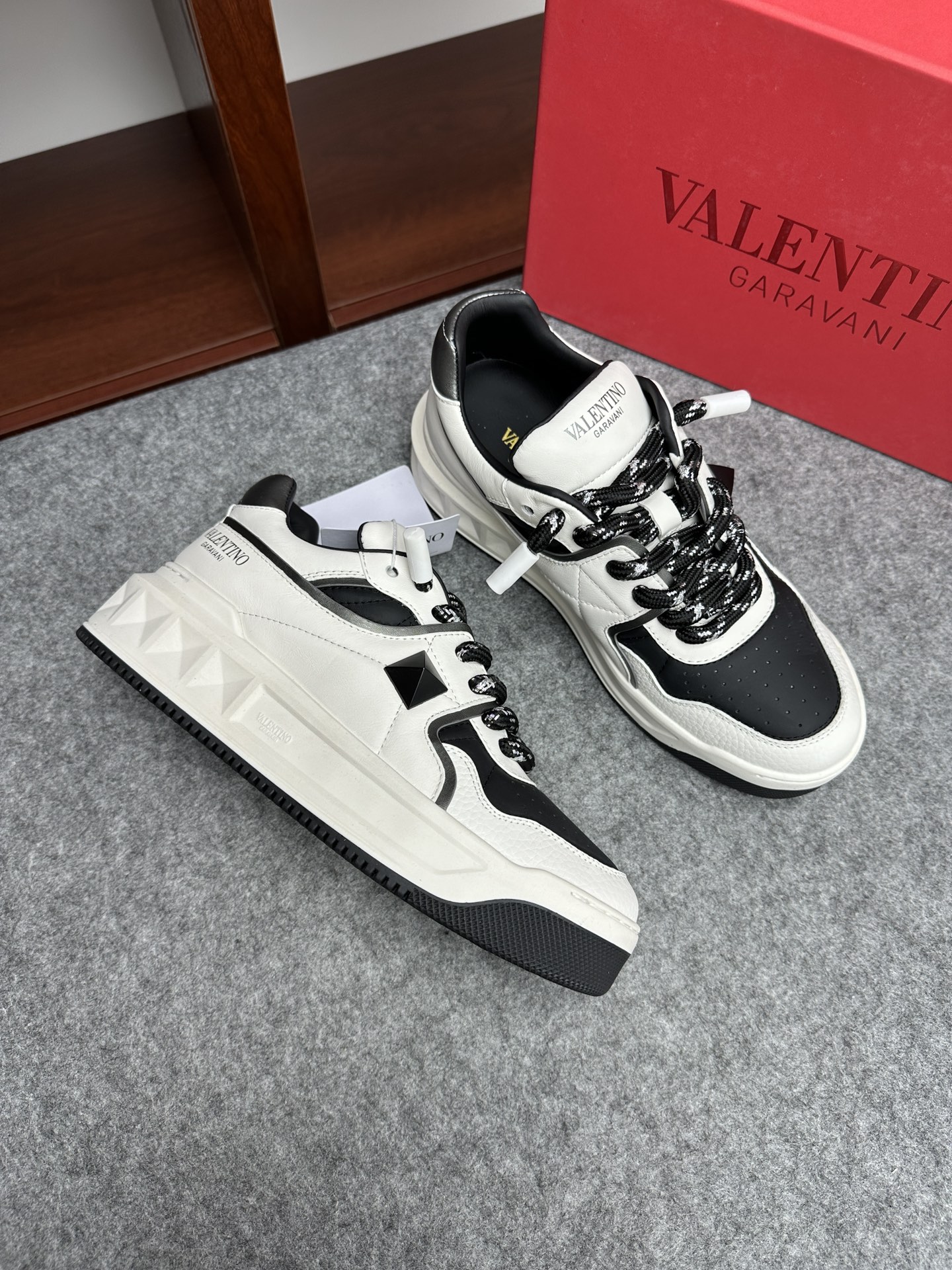 발렌티노 Valentino 스니커즈