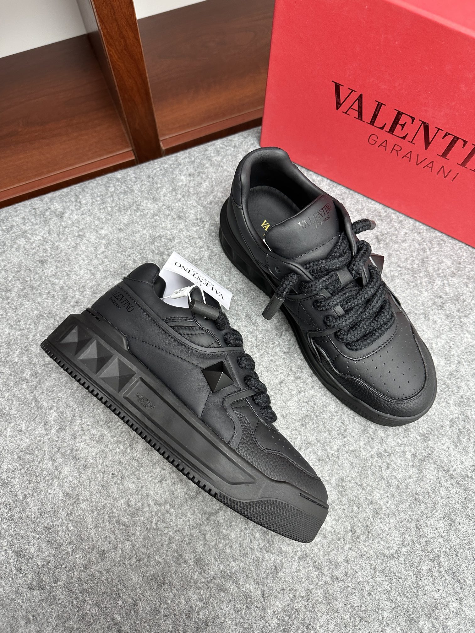 발렌티노 Valentino 스니커즈