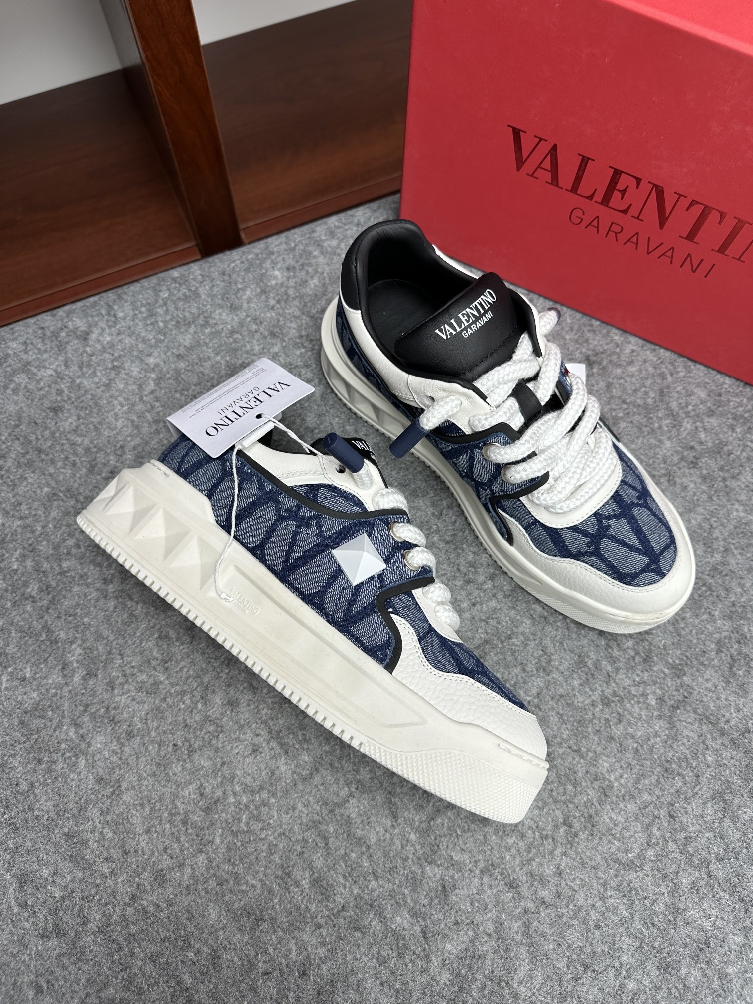 발렌티노 Valentino 스니커즈