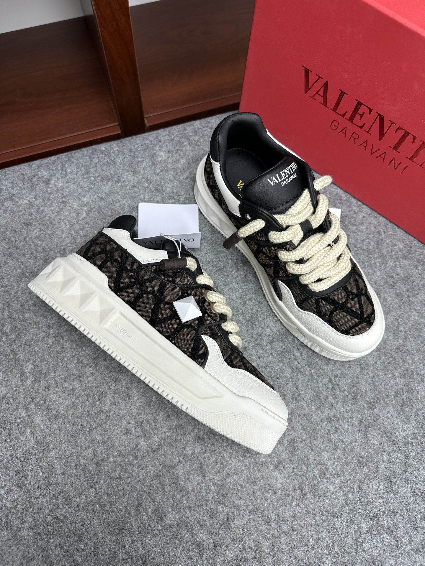 발렌티노 Valentino 스니커즈