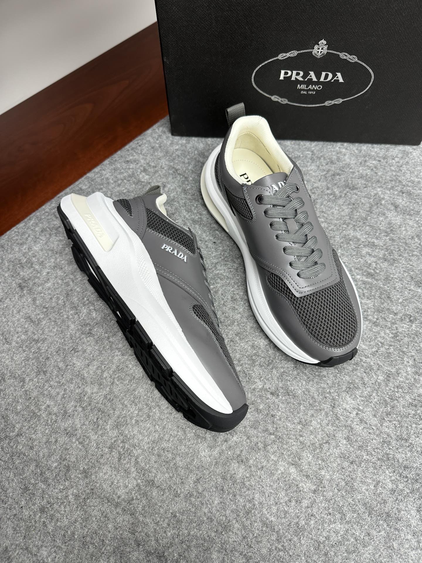 프라다 Prada 스니커즈