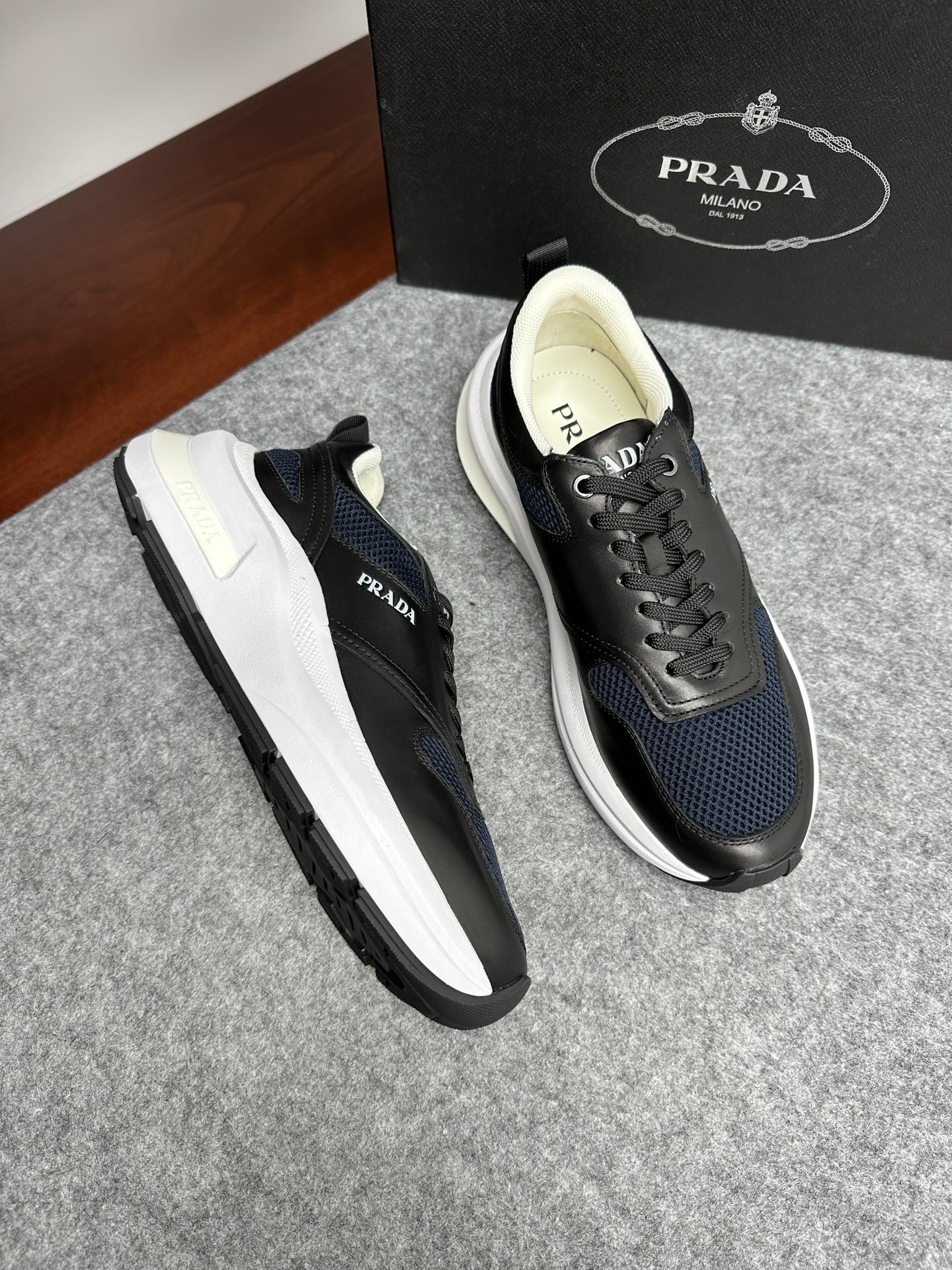 프라다 Prada 스니커즈