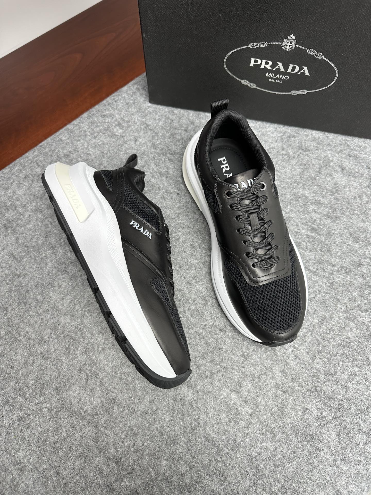 프라다 Prada 스니커즈