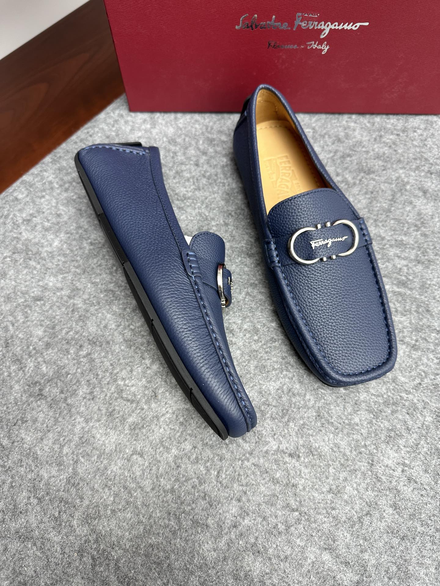 살바토레 페라가모 Salvatore Ferragamo 로퍼