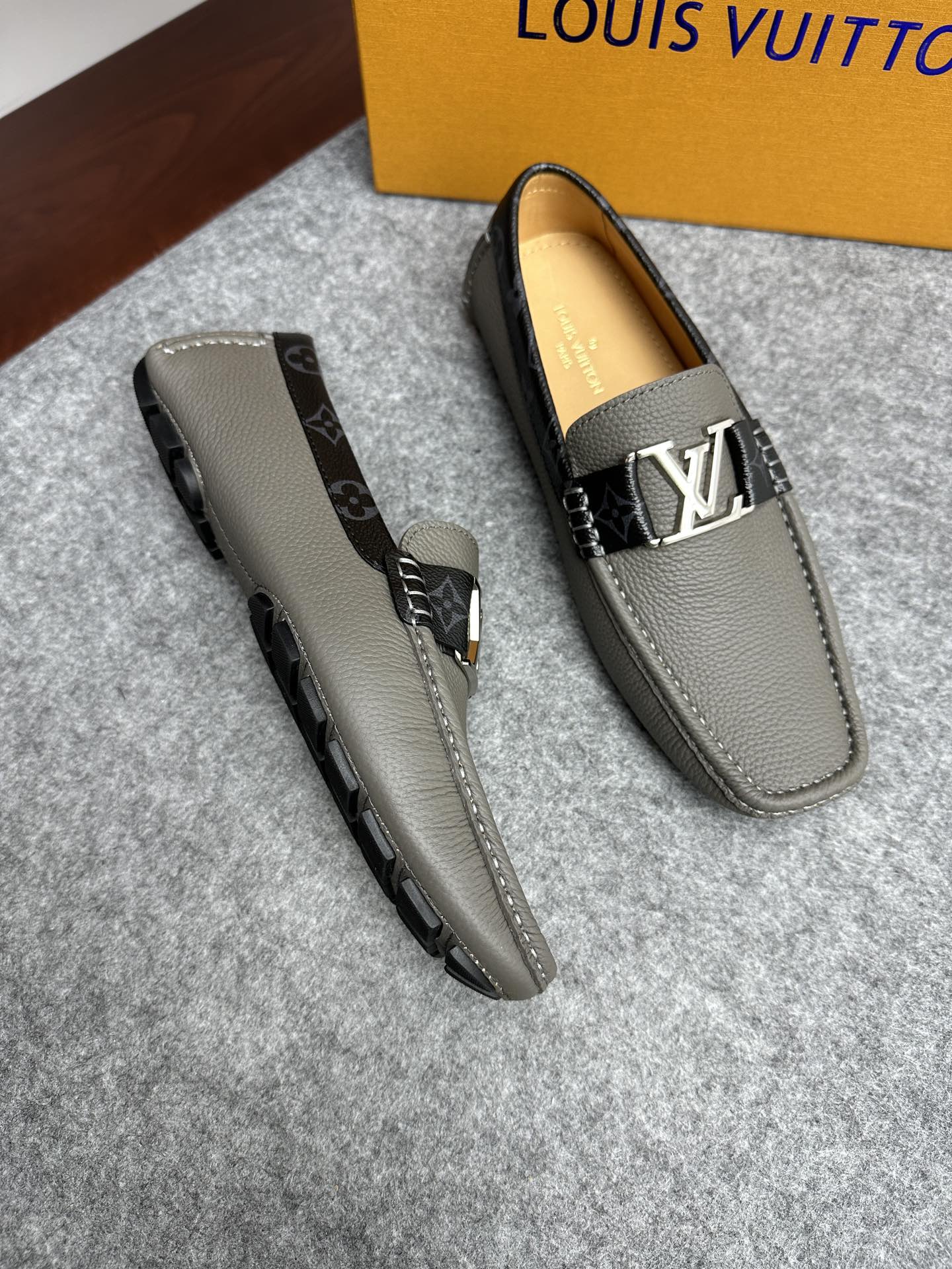 루이비통 Louis Vuitton 로퍼