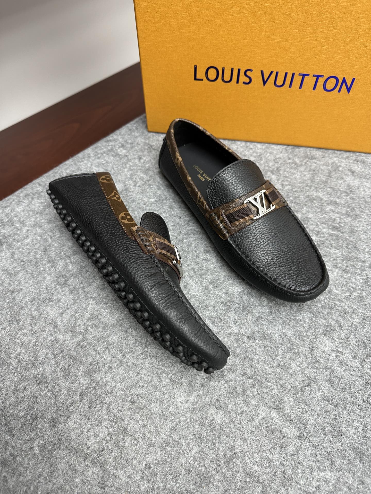 루이비통 Louis Vuitton 로퍼