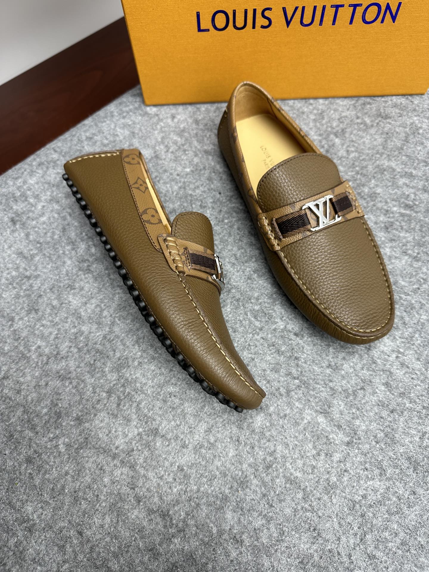 루이비통 Louis Vuitton 로퍼