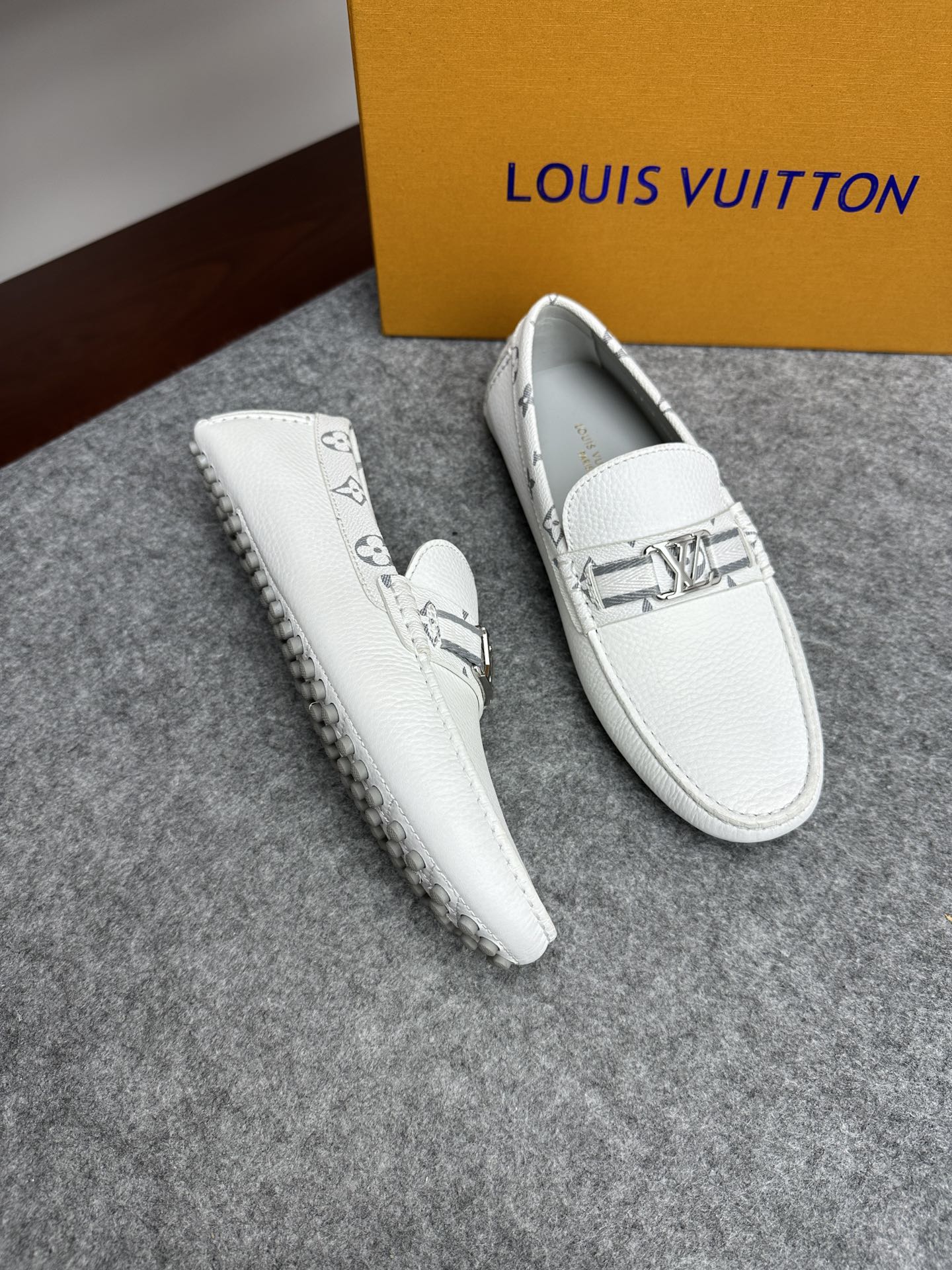 루이비통 Louis Vuitton 로퍼