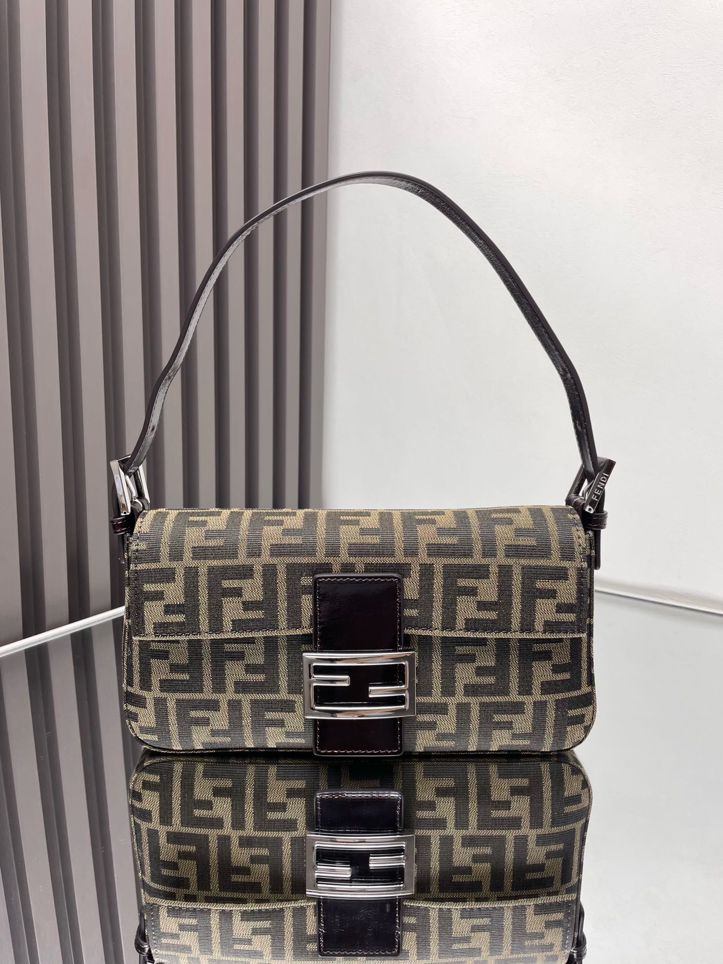 펜디 FENDI  8009 숄더백  26CM