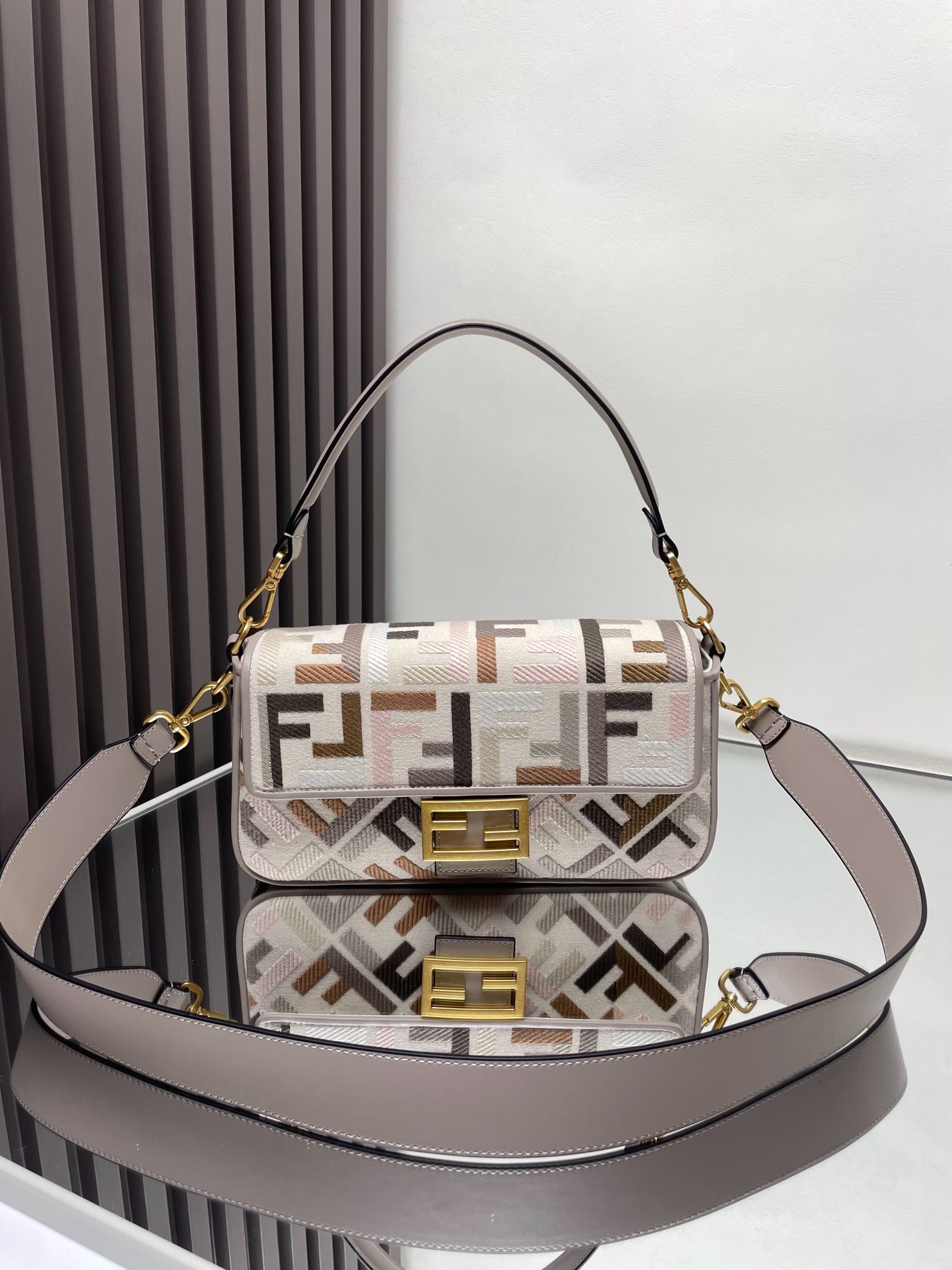펜디 FENDI Baguette 0159B89 크로스 백 26CM