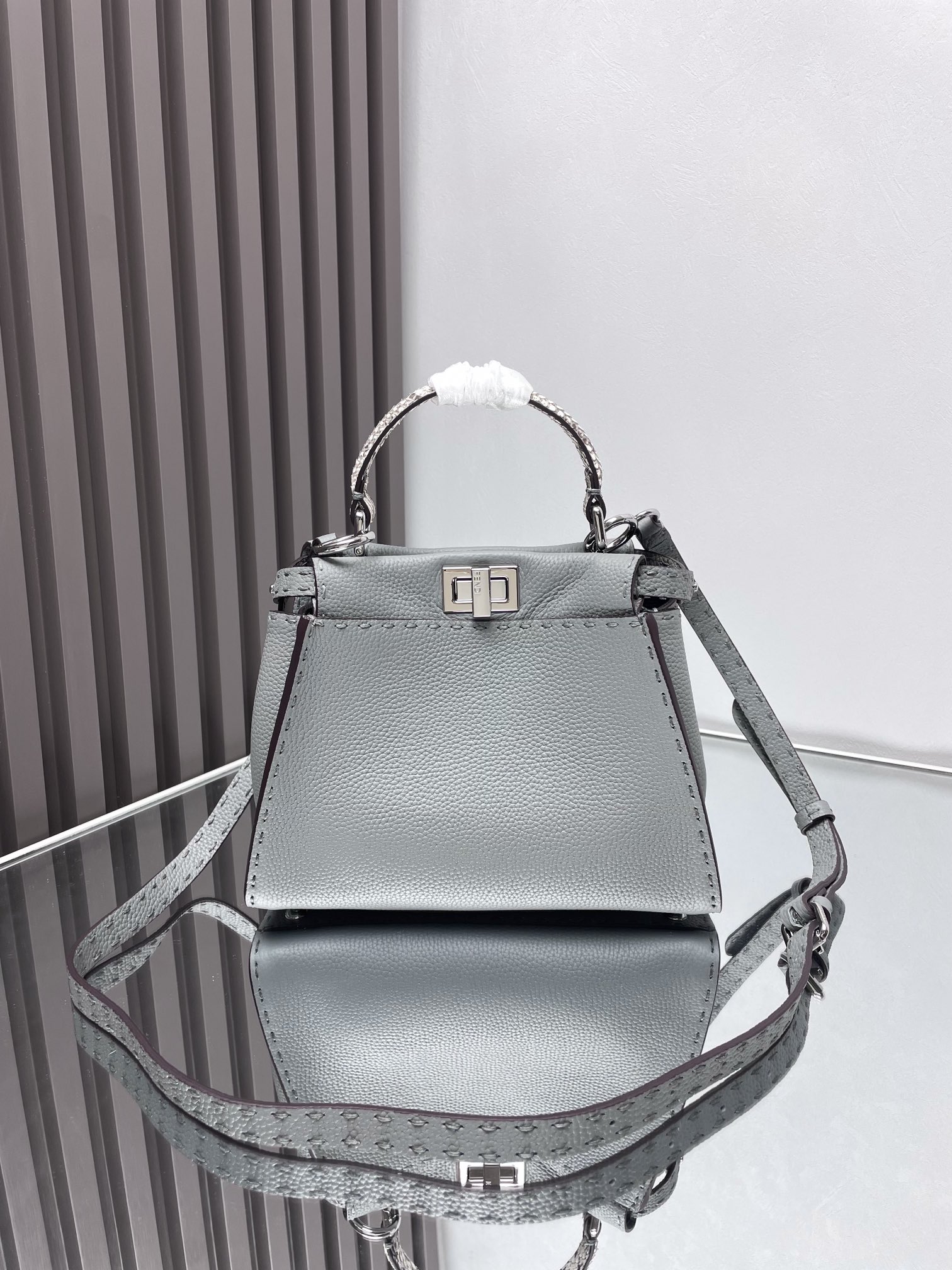 펜디 FENDI 266 PEEKABOO 탑 핸들백 23CM