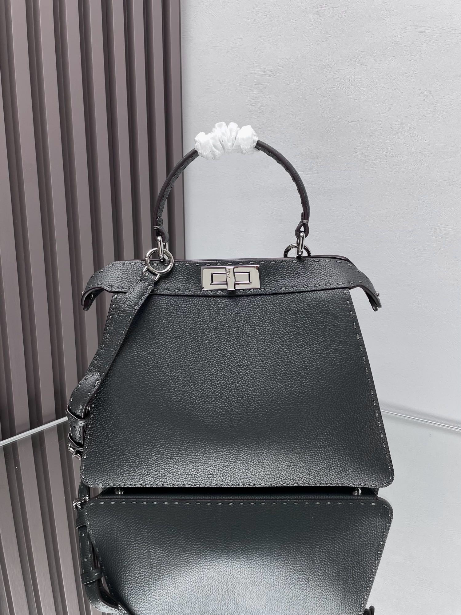펜디 FENDI 290 PEEKABOO 탑 핸들백 33CM