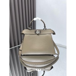 펜디 FENDI 327 ICONIC PEEKABOO ISEEU 탑 핸들백 27CM