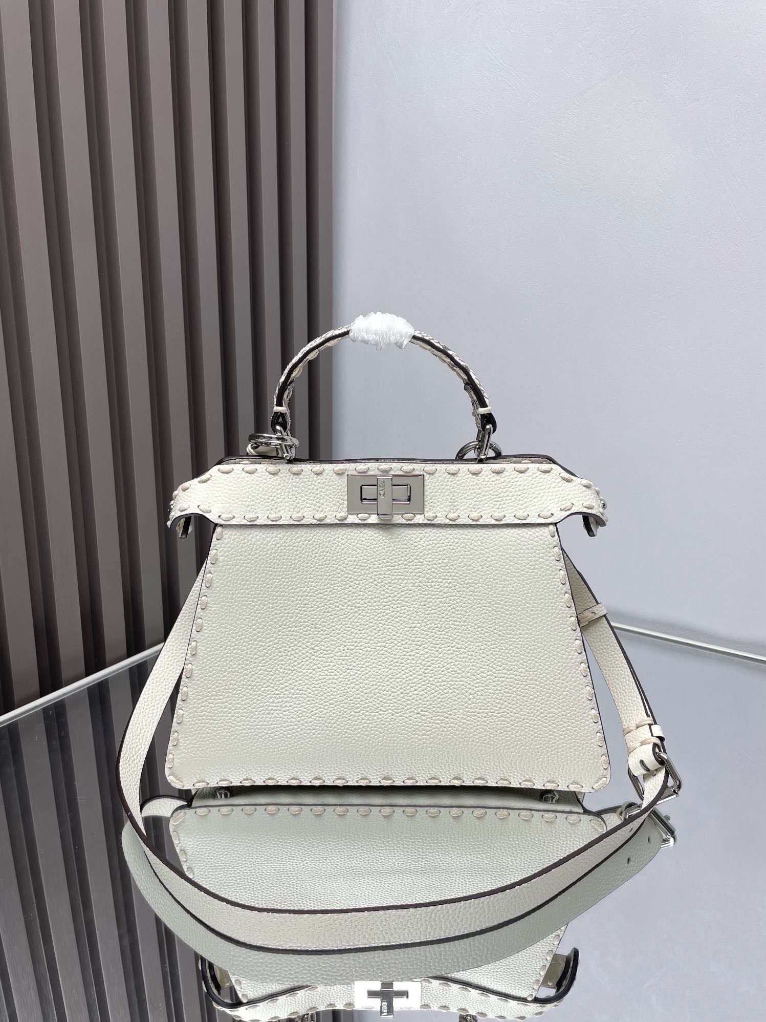 펜디 FENDI 327 PEEKABOO 탑 핸들백 27CM