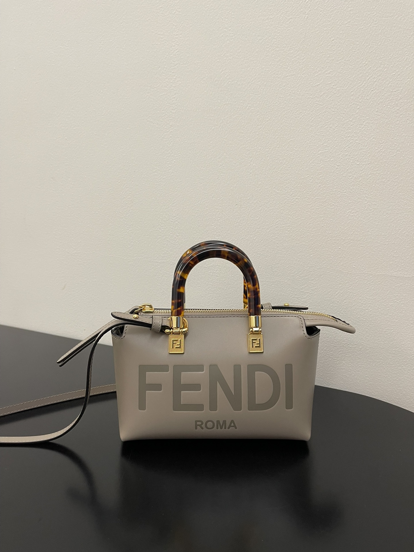 펜디 FENDI 067 Mini ByThe Way 미니 보스턴백 17CM
