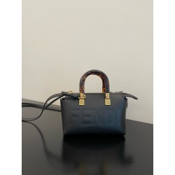 펜디 FENDI 067 Mini ByThe Way 미니 보스턴백 17CM