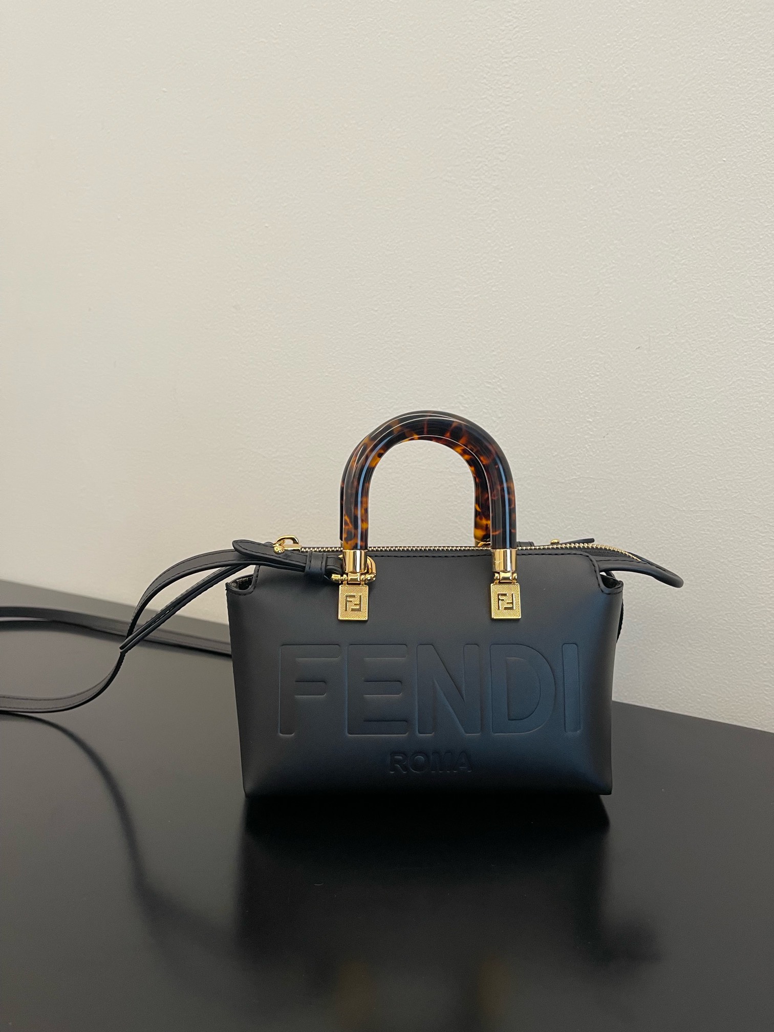 펜디 FENDI 067 Mini ByThe Way 미니 보스턴백 17CM