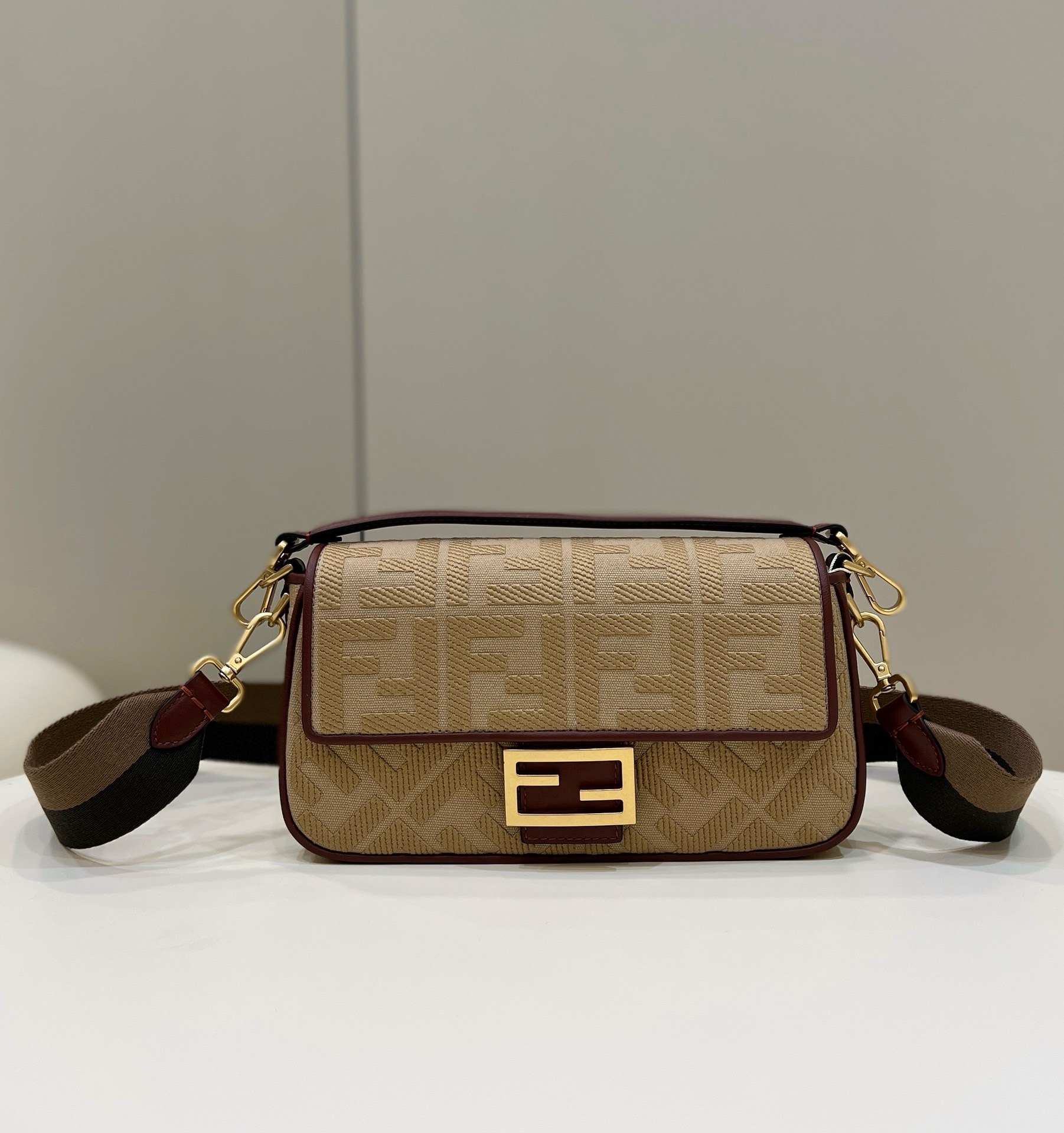 펜디 FENDI Baguette 0159 크로스 백 27CM