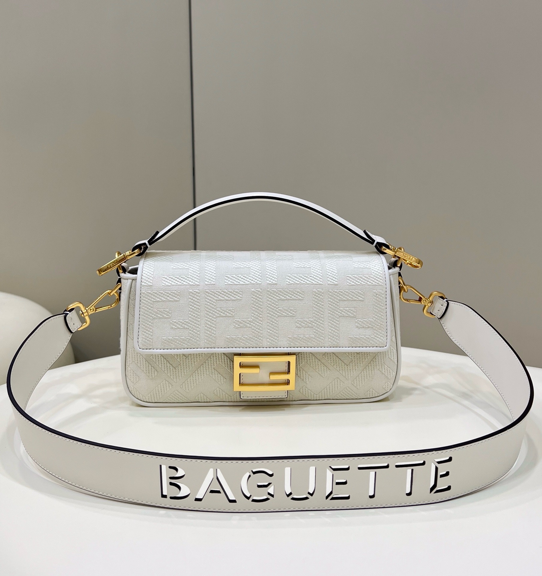 펜디 FENDI Baguette 8598 크로스 백 28CM