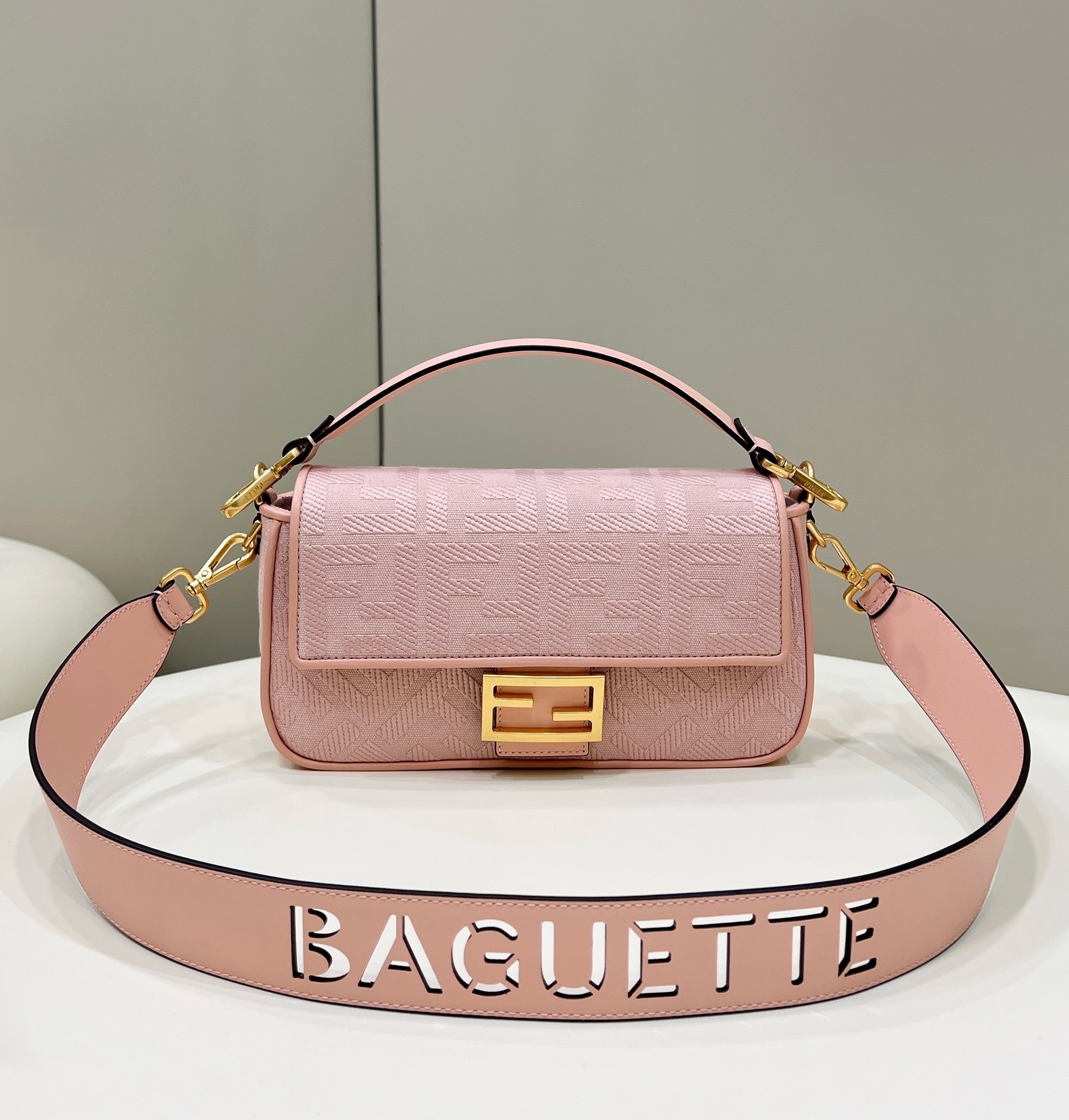 펜디 FENDI Baguette 8598 크로스 백 28CM