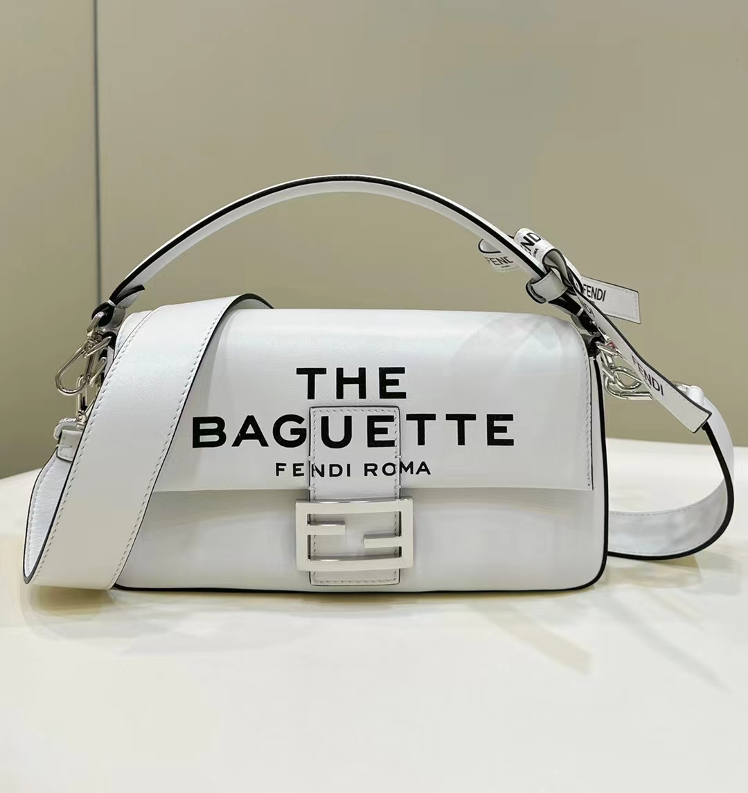 펜디 FENDI Baguette 600 크로스 백 26CM