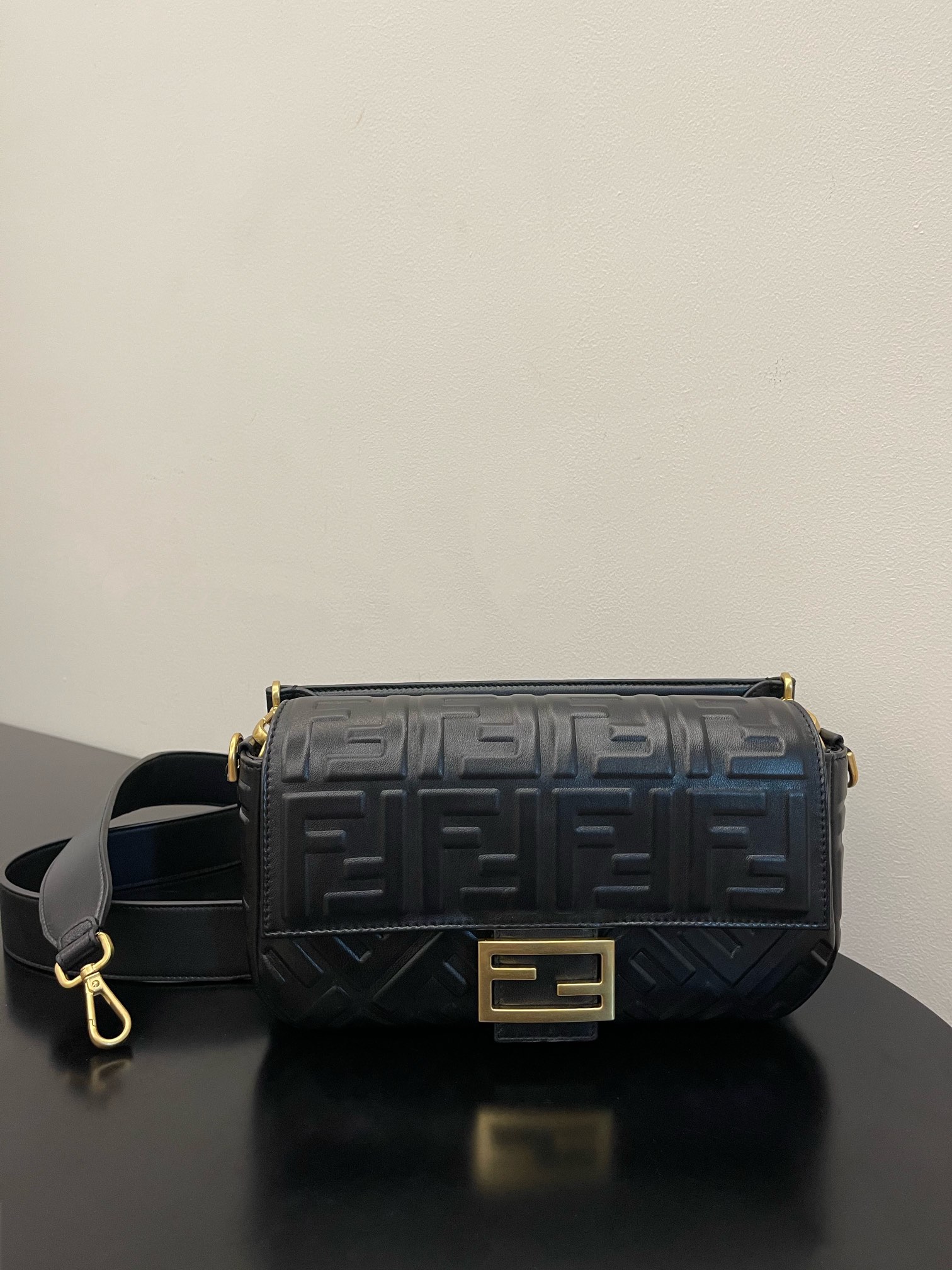 펜디 FENDI Baguette 600 크로스 백 26CM