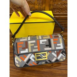 펜디 FENDI Baguette 600 크로스 백 26CM