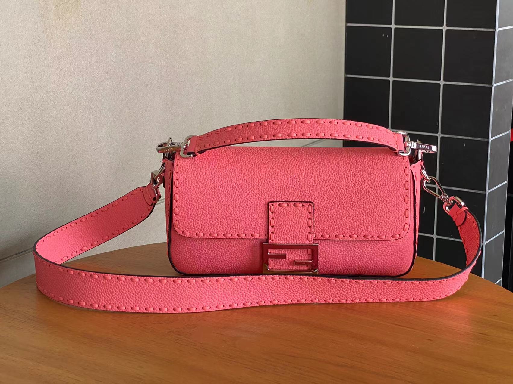 펜디 FENDI Baguette 600 크로스 백 26CM