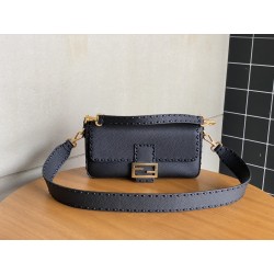 펜디 FENDI Baguette 600 크로스 백 26CM