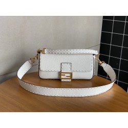 펜디 FENDI Baguette 600 크로스 백 26CM