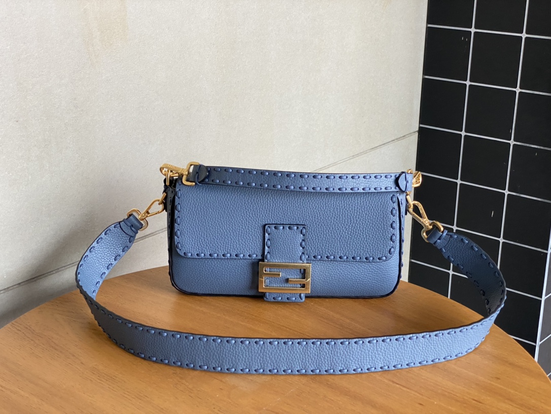 펜디 FENDI Baguette 600 크로스 백 26CM