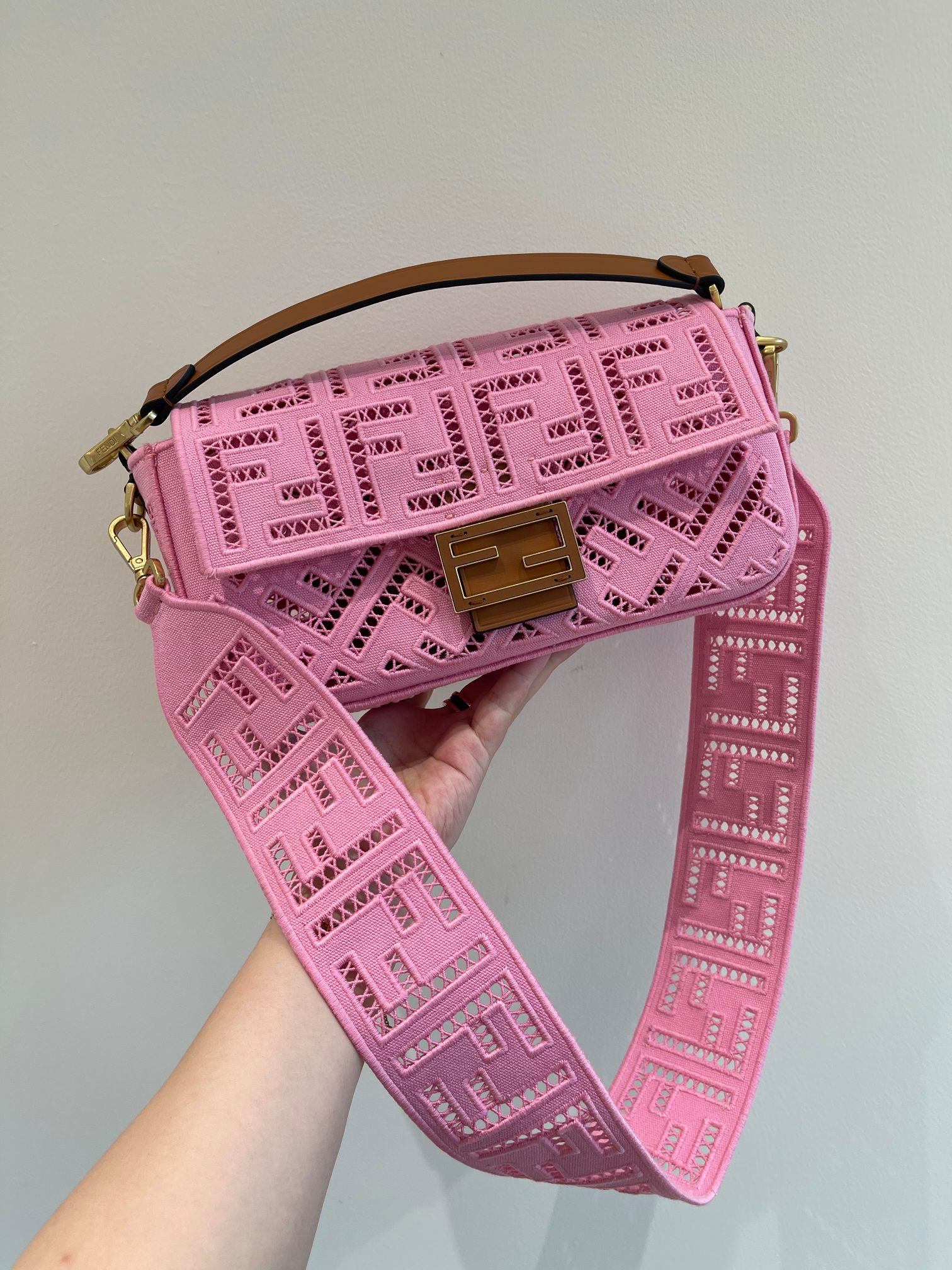 펜디 FENDI Baguette 600 크로스 백 26CM