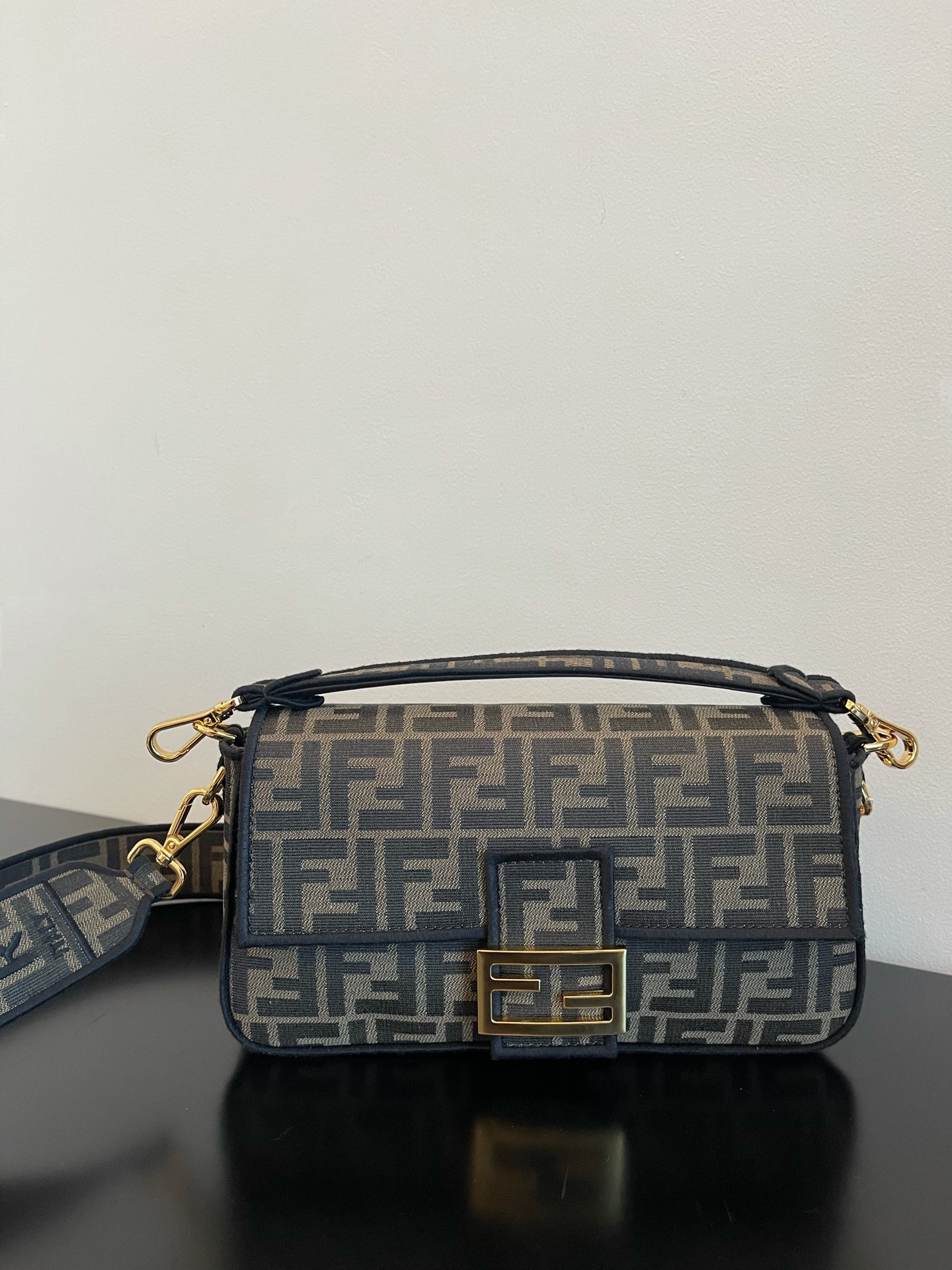 펜디 FENDI Baguette 8038 크로스 백 26CM