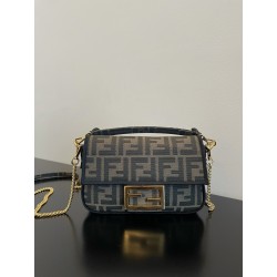 펜디 FENDI Baguette 8037 크로스 백 19CM