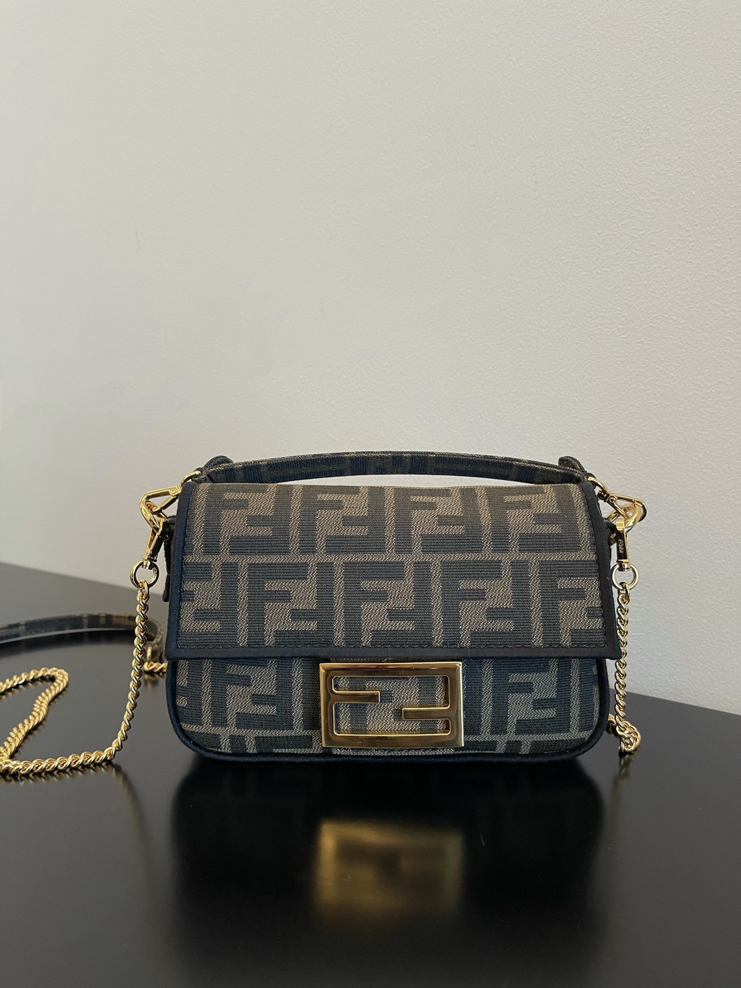 펜디 FENDI Baguette 8037 크로스 백 19CM