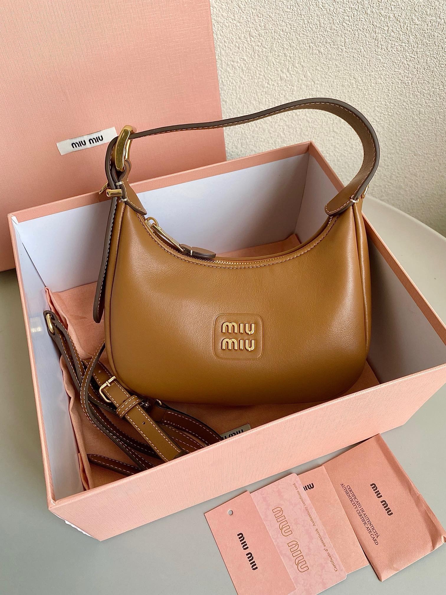 미우 미우 miu miu F0010 숄더백 20CM