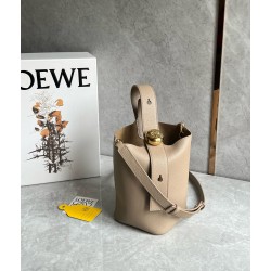 로에베 Loewe Pebble 버킷 백  16CM