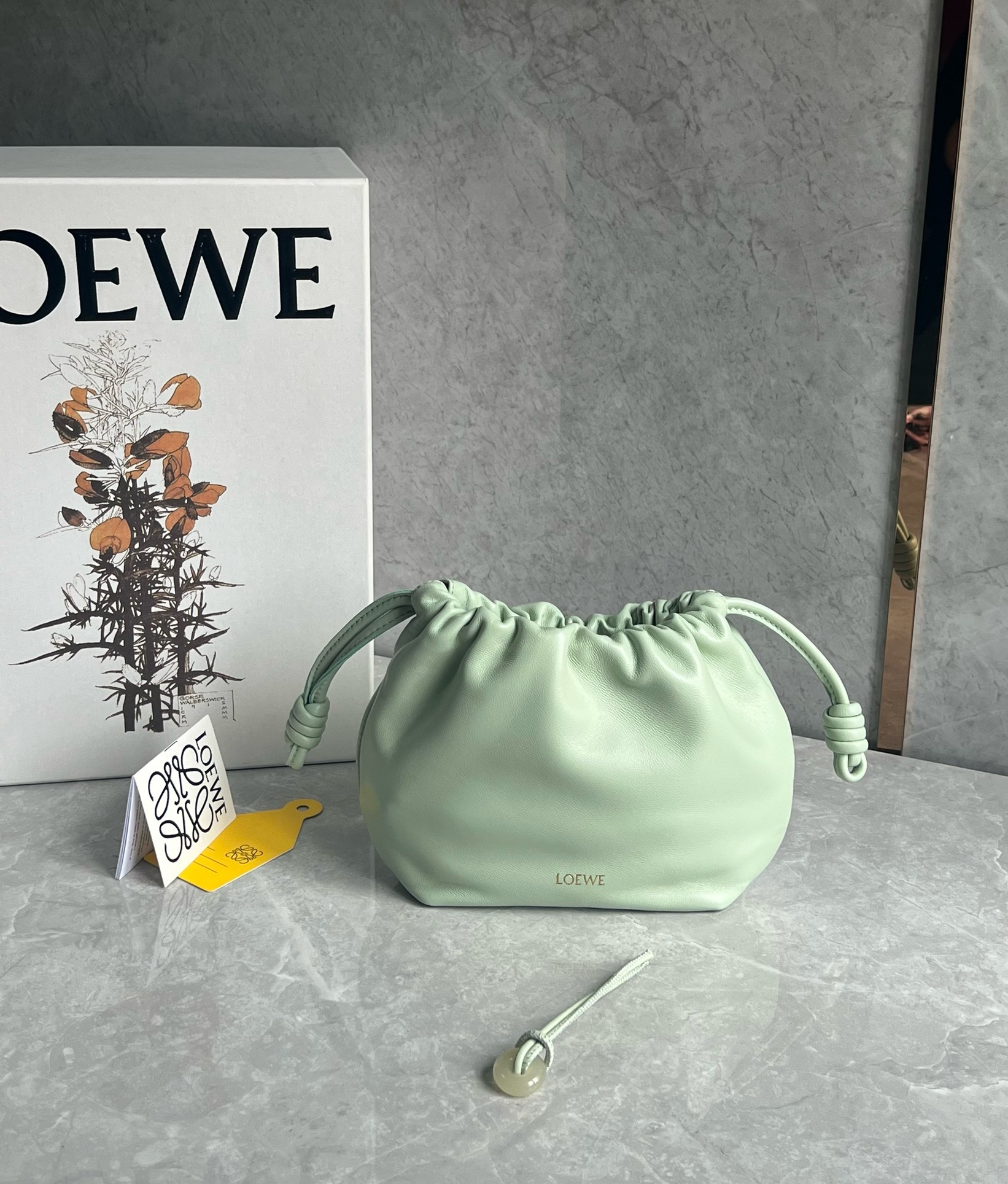 로에베 Loewe Flamenco 클러치 23CM