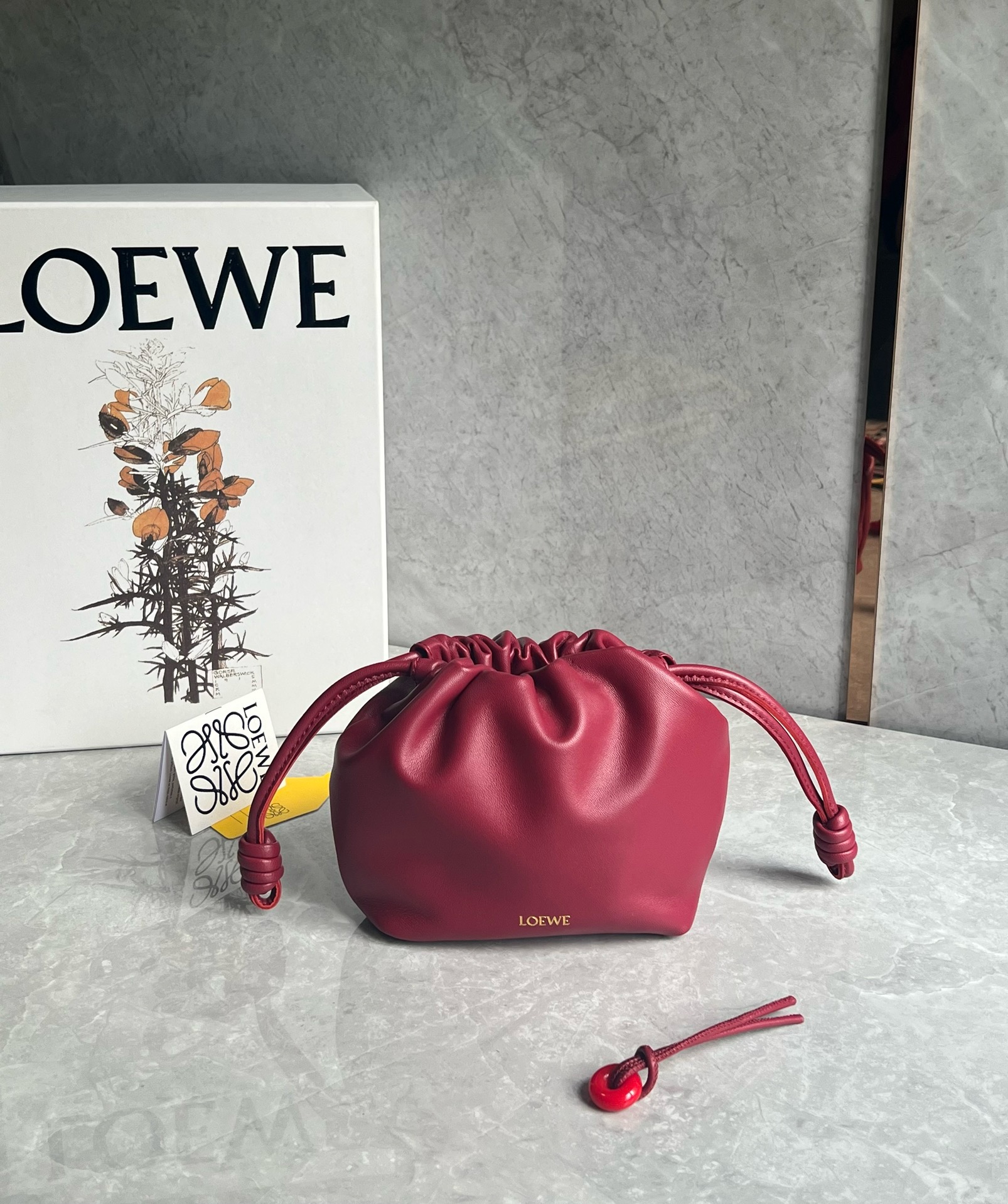 로에베 Loewe Flamenco 클러치 23CM